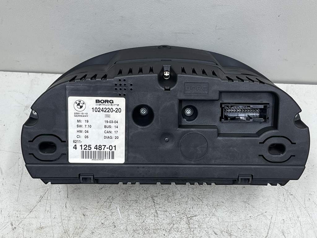 BMW Z4 2.2i ロードスター E85 04年 BT22 スピードメーター 62114125487 (在庫No:518812) (7588)