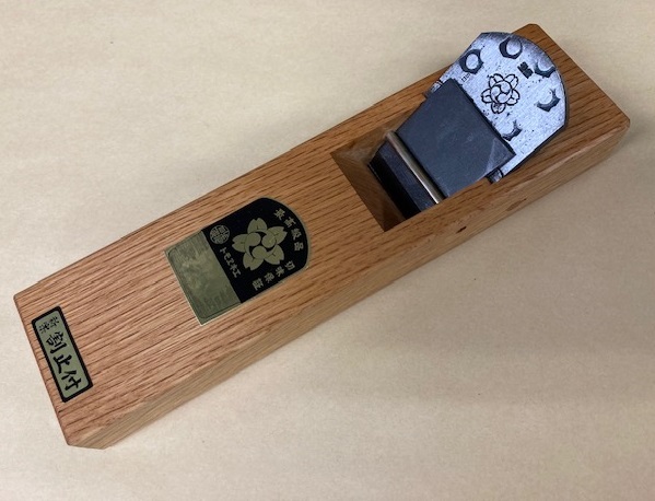 未使用　＃165■ トモエ　ヒナ型 平小鉋 42mm ７寸台 白樫台　★長期保管品★ 青紙 青鋼