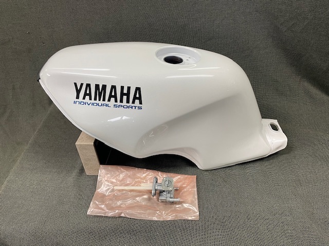 YAMAHA!!R1-Z (3XC) 純正 タンク ガソリンタンク R1-Z 3XC ヤマハ 純正ガソリンタンク 燃料タンク ホワイト 新品