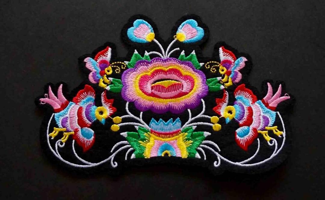 珍】 ☆ 額装 博古花蝶図繍片 ☆ 民国時期 刺繍 博古紋 花