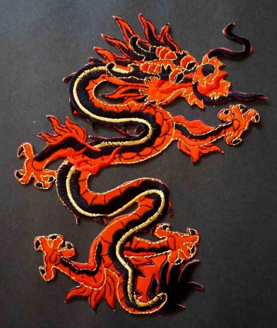 大型《赤黒昔懐龍》レトロ 新品ドラゴンDRAGON 金糸刺繍ワッペン 大型《赤黒昔懐龍》レトロ 新品ドラゴンDRAGON 金糸刺繍ワッペン