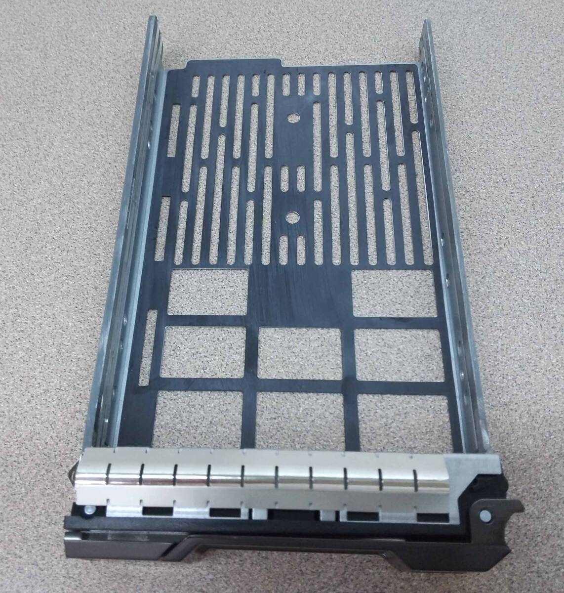  free shipping Dell Compellent SC200 SC220 SC280 SC4020 SC8000 3.5 HDD SAS SATA hard disk mounter tray bracket Bay LFF 72CWN