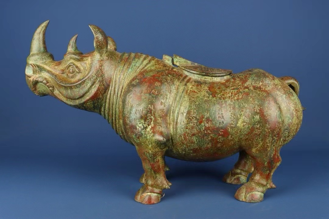 瓏】古銅鏨刻彫 塗金弦紋象足沖耳香炉 清時代 銅器 賞物 古美術 瓏】古銅鏨刻彫 塗金弦紋象足沖耳香炉 清時代 銅器 賞物 古美術