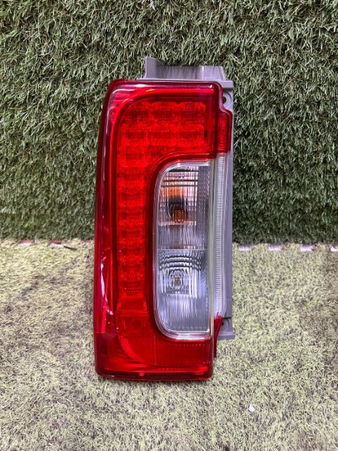 DBA-LA600S-GBDF タント 左・テールランプＡｙ 品番： 81561-B2300　　