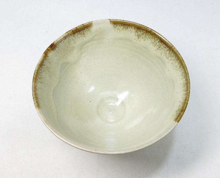 G3413】茶道具 因久山焼 八代 芦澤保親 藁灰釉 茶碗 共箱 栞付き G3413】茶道具 因久山焼 八代 芦澤保親 藁灰釉 茶碗 共箱 栞付き