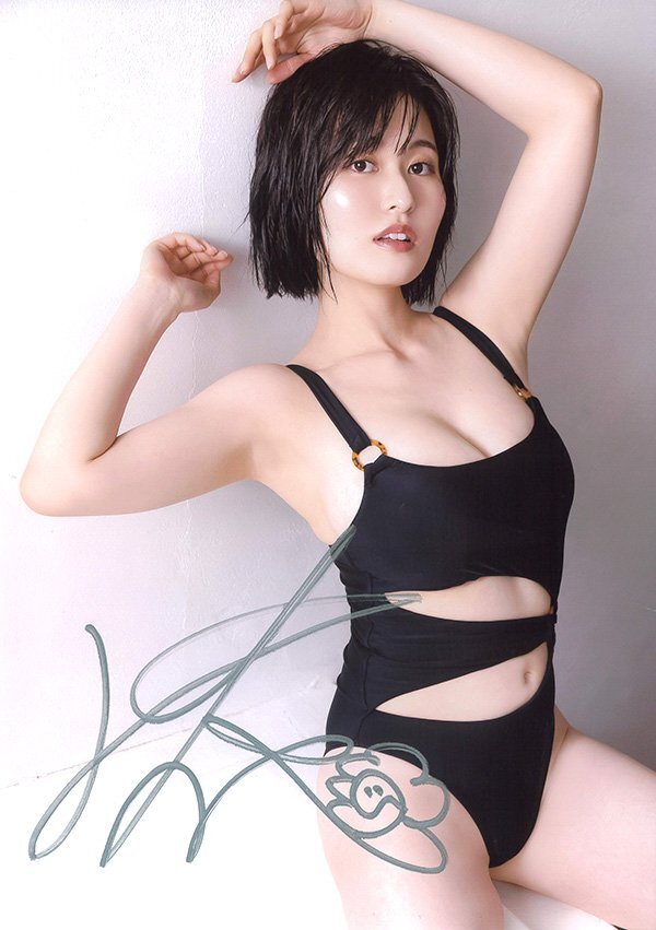 HIT'S/未梨一花2　Vol.2　A4サイズ直筆サイン入り生写真　(黒水着) 240829-840