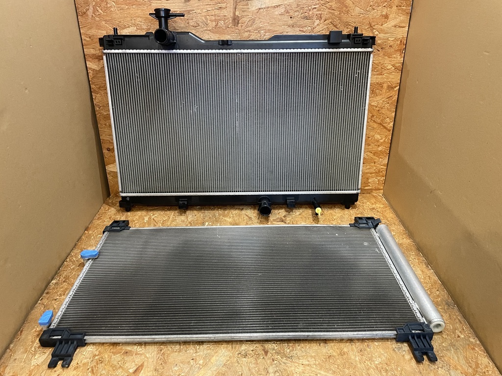 ノア／ヴォクシー／エスクァイア 『ZRR80G』ラジエーター＆コンデンサーセット(使用感あり) 税込