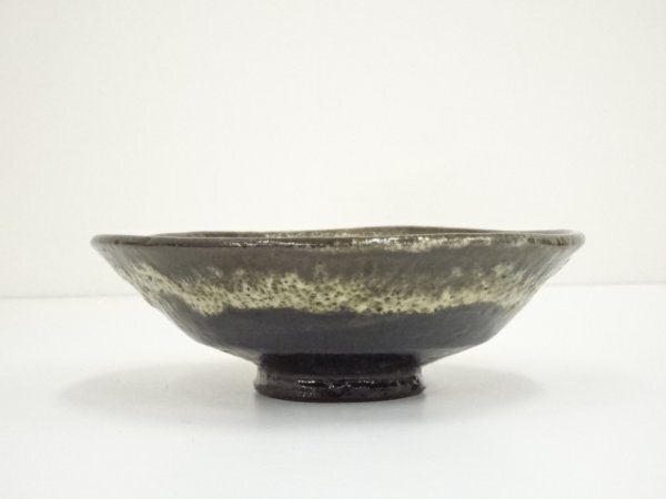 ys7036535; 宗sou 大樋焼　大樋長阿彌造　平茶碗（共箱）【道】