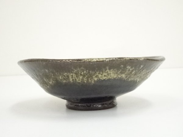 ys7036535; 宗sou 大樋焼　大樋長阿彌造　平茶碗（共箱）【道】