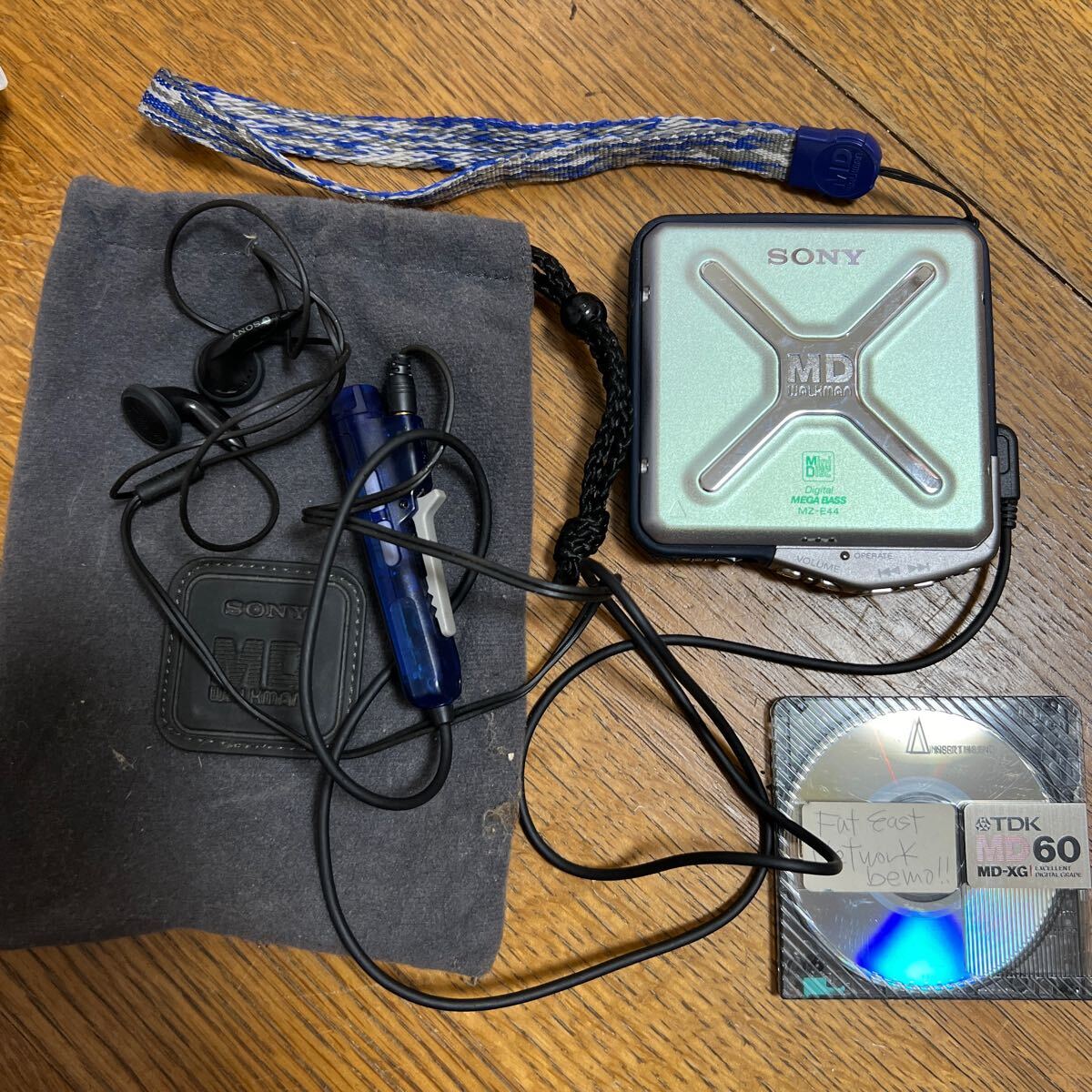 SONY MDウォークマン　MZ-E44L シルバー　ジャンク　袋　