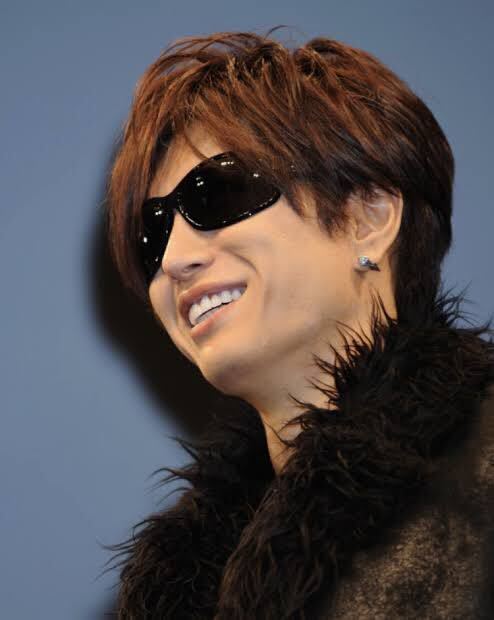GACKT同型同色 PRADA サングラス SPR14G ブラック Yahoo!オークション - GACKT同型同色 PRADA サングラス SPR14G