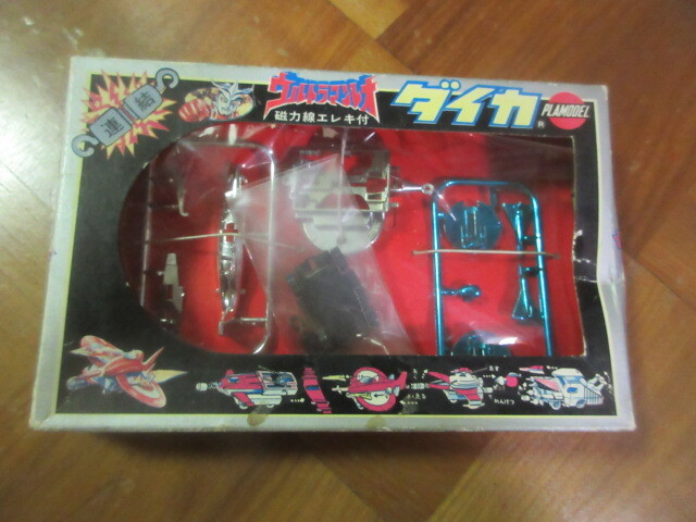 ウルトラマンレオ　ダイカ　マッキー2号　プラモデル