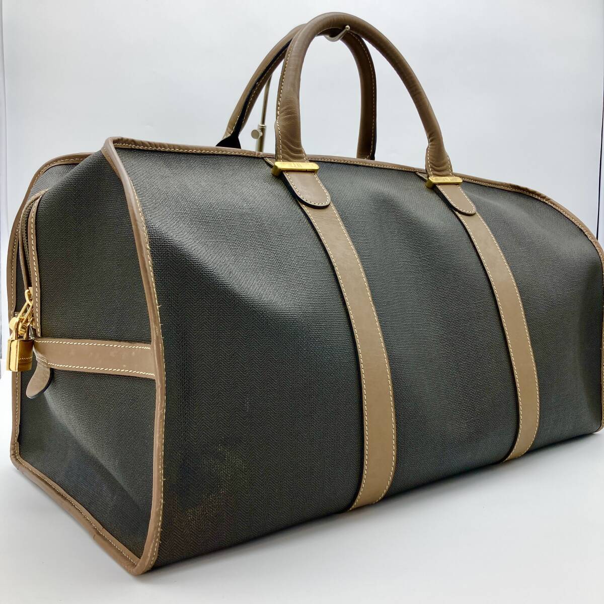 Yahoo!オークション - 【美品 鍵付】DUNHILL ダンヒル 大容量 Yahoo!オークション - 【美品 鍵付】DUNHILL ダンヒル 大容量