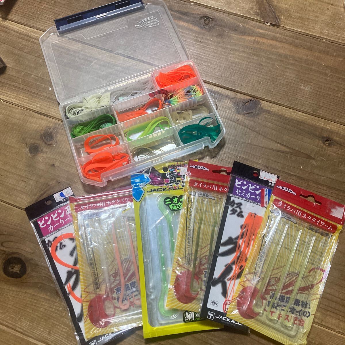 ビンビン玉T＋ネクタイ カーリー