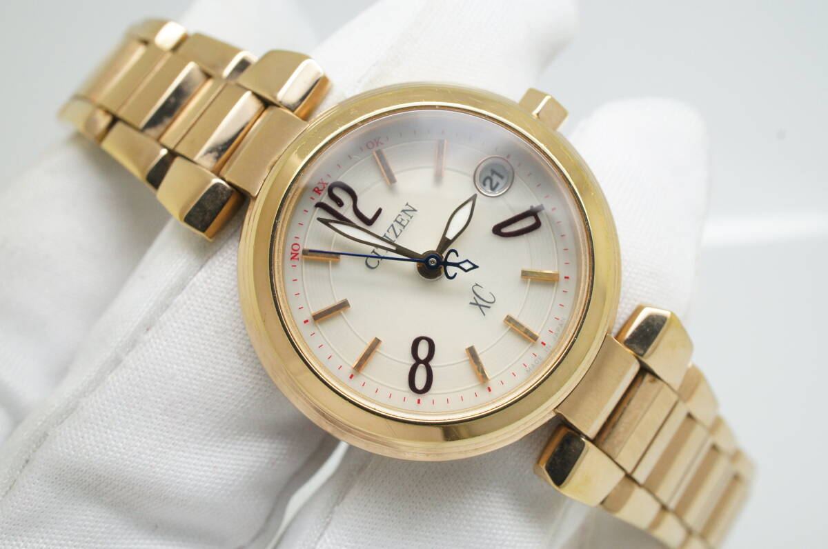 H83●作動(dòng)良好 美品 CITIZEN シチズン XC クロスシー 電波ソーラー H018-T014933 デイト レディース腕時(shí)計(jì) ゴールド金 お灑落 クォーツ