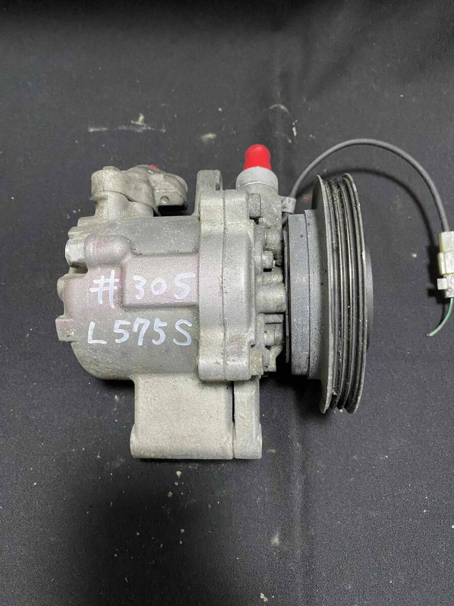 エアコンコンプレッサー L575S　ダイハツ