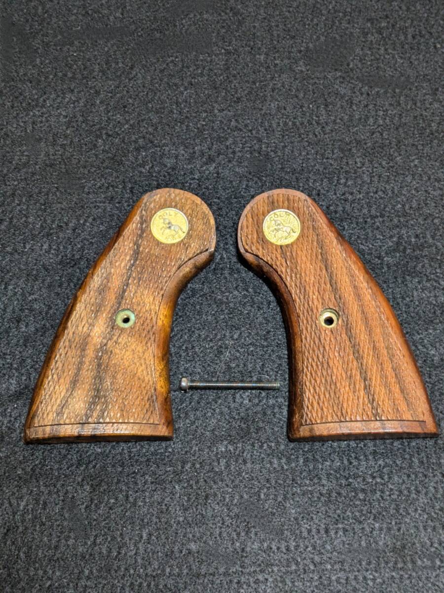 MGC製モデルガン、 New_MGC製木製グリップ付き ☆木製グリップ ☆MGC パイソン用