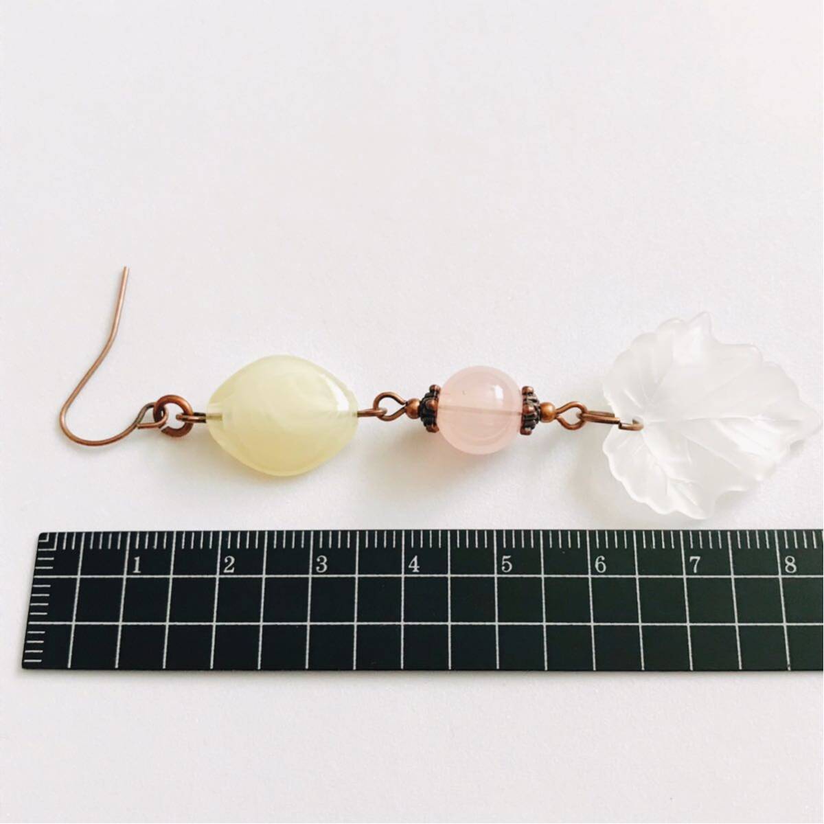 新品即決◆アンティーク調(diào)　ハンドメイド　ピアス　リーフ　葉っぱ　ピンク　イエロー　ホワイト　軽い　手作り　アクセサリー