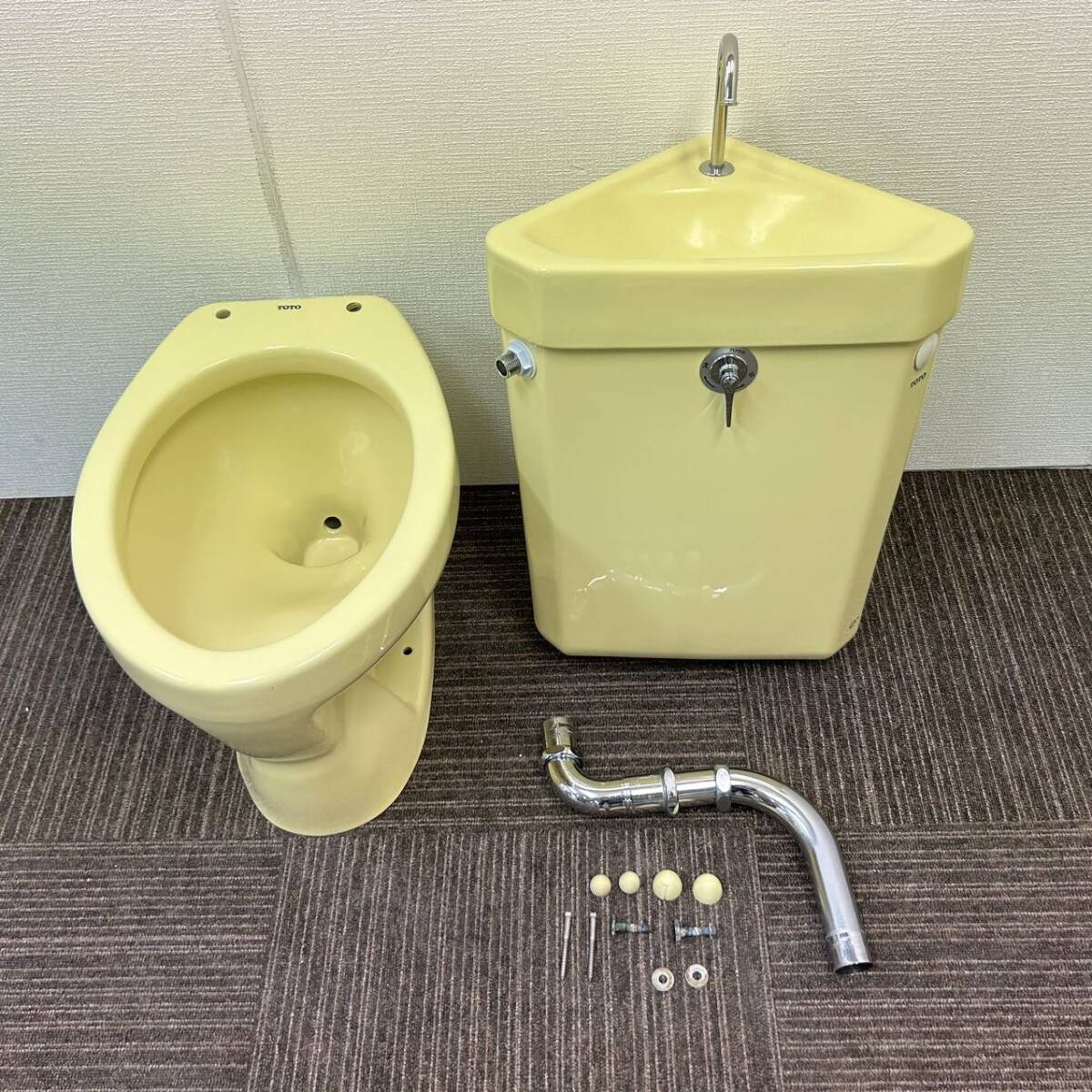 Yahoo!オークション - TOTOトイレ便器(床下排水) 洋式便器と三角 Yahoo!オークション - TOTOトイレ便器(床下排水) 洋式便器と三角