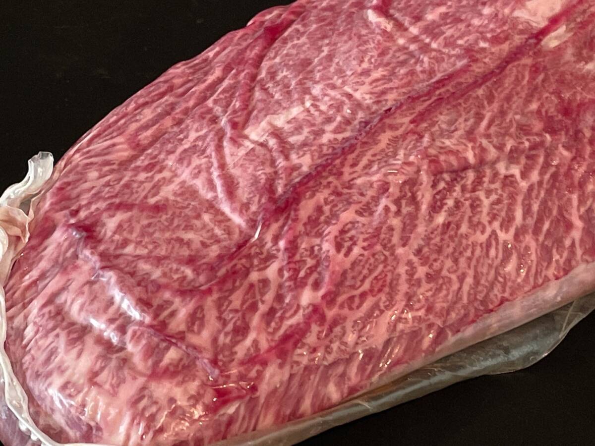 日本代購代標第一品牌【樂淘letao】-【即決】岩手県産【経産牛】黒毛和牛ミスジ/チルド 1.4kg 切るだけスペック 希少部位 濃厚な旨味 贅沢 ステーキ 贅沢焼肉 現品画像 W0303