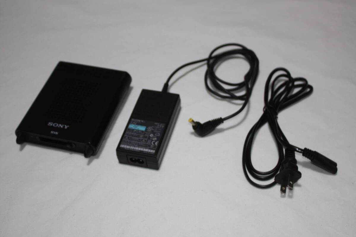 送料無料 SONY SBAC-US10 美品 SxSメモリーカードUSBリーダー 送料無料 SONY SBAC-US10 美品 SxSメモリーカードUSBリーダー