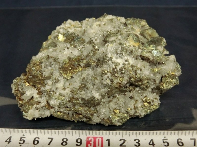 L0276 クォーツ quartz 水晶 パイライト 黄鉄鉱 pyrite クラスター 鉱物 鉱石 天然石