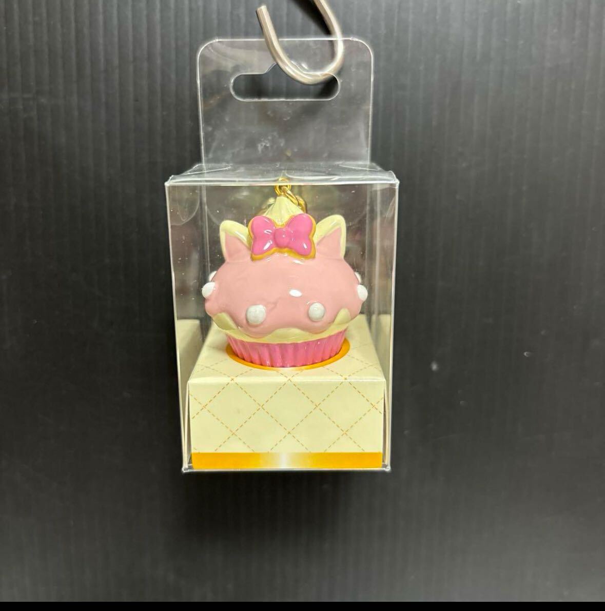 ★新品★ディズニーストア　マリー　カップケーキ　キーホルダー　ディズニー