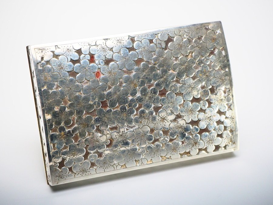 治】金工家 在銘 銀製(silver) 梅花尽紋透 彫金内唐木煙草箱☆本体重 364g 角印 金工箱 銀製 宝石箱 飾り箱 FL15(銀製)|売買されたオークション情報、Yahoo!オークション(旧ヤフオク!) の商品情報をアーカイブ公開 - オークファン(aucfan.com)