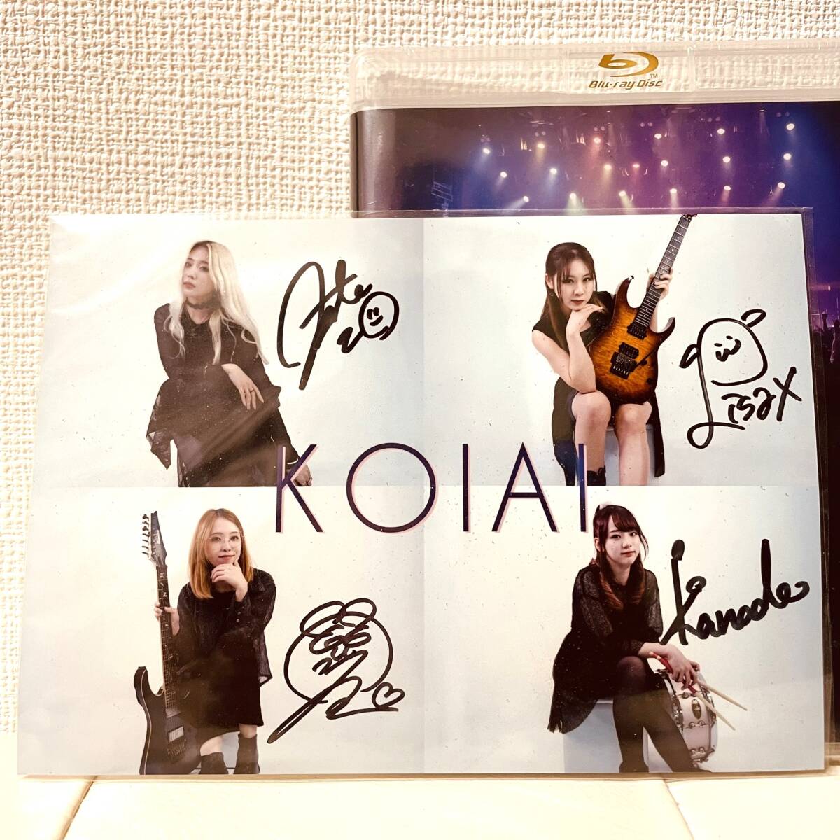 送料無料 KOIAI 1st LIVE in JAPAN Blu-ray(未開封)サイン入り 送料無料 KOIAI 1st LIVE in JAPAN Blu-ray(未開封)サイン入り