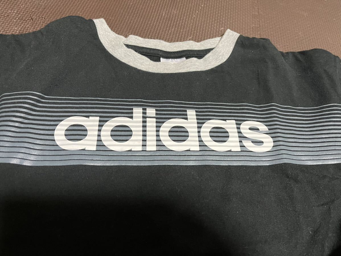 美品adidas黒、グレー、ロゴ濃いグレー、白、半袖ストレッチトップス　サイズO