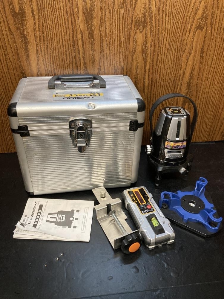 020♪ジャンク品♪シンワ レーザー墨出し器 77354　受光器付　未校正