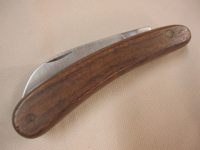 中古品　VICTORINOX　アウトドア　ビクトリノックス 折りたたみナイフ