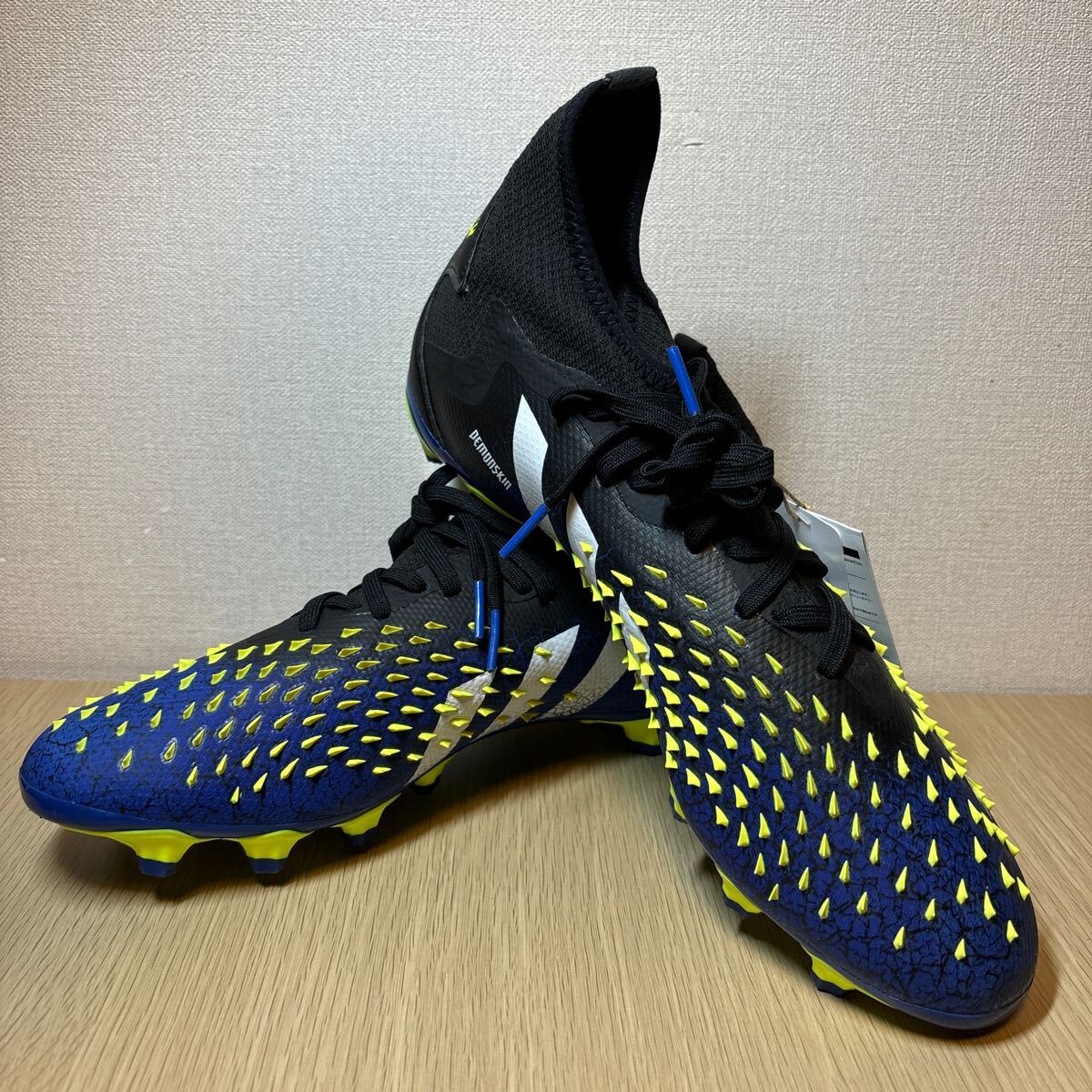 新品未使用タグ付 adidas プレデター フリーク 2 HG/AG 新品未使用タグ付 adidas プレデター フリーク 2 HG/AG