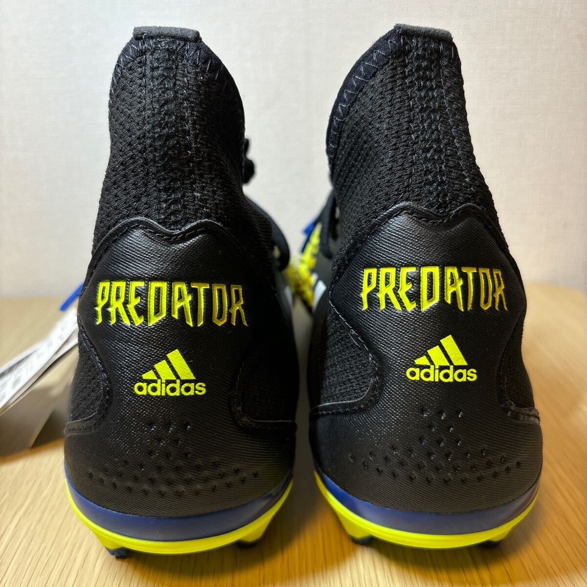 新品未使用タグ付 adidas プレデター フリーク 2 HG/AG 新品未使用タグ付 adidas プレデター フリーク 2 HG/AG
