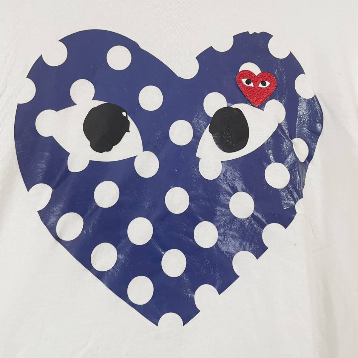 プレイ・コムデギャルソン Tシャツ-青目の黒ハート-（白