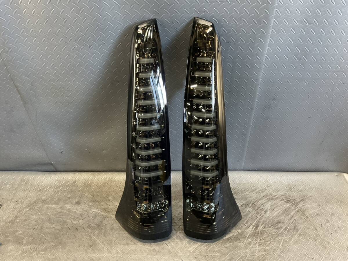S52★　日産 セレナ HC26　テールランプ 左右セット　ヴァレンティ　60-1371　LED　スモーク　点灯確認済み　★