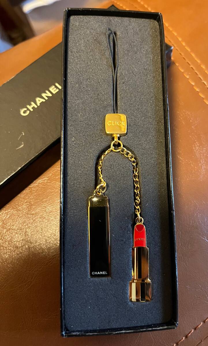 CHANEL シャネル　コレクター必見　口紅型ロゴ入りキーホルダー