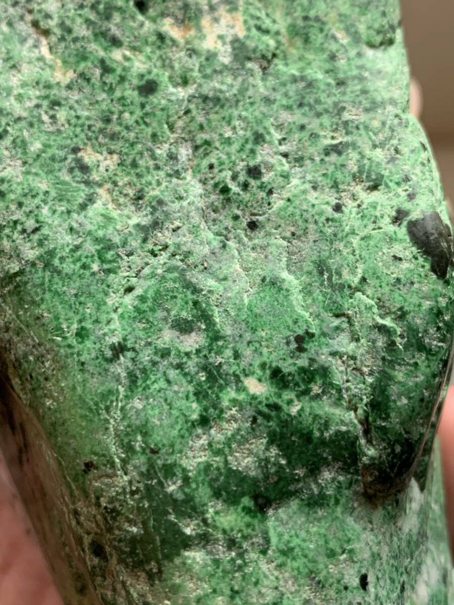 ミャンマー翡翠　コスモクロア　原石　401g 博物館級　糸魚川入りコン沢翡翠ヒスイひすい国産鉱物標本水石水晶ルチルクォーツロードクロサ_画像1