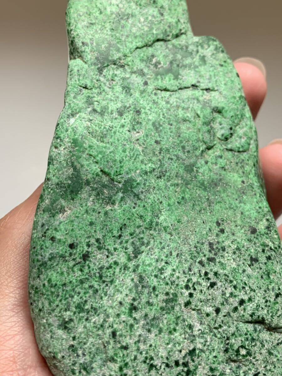 ミャンマー翡翠　コスモクロア　原石　401g 博物館級　糸魚川入りコン沢翡翠ヒスイひすい国産鉱物標本水石水晶ルチルクォーツロードクロサ_画像8