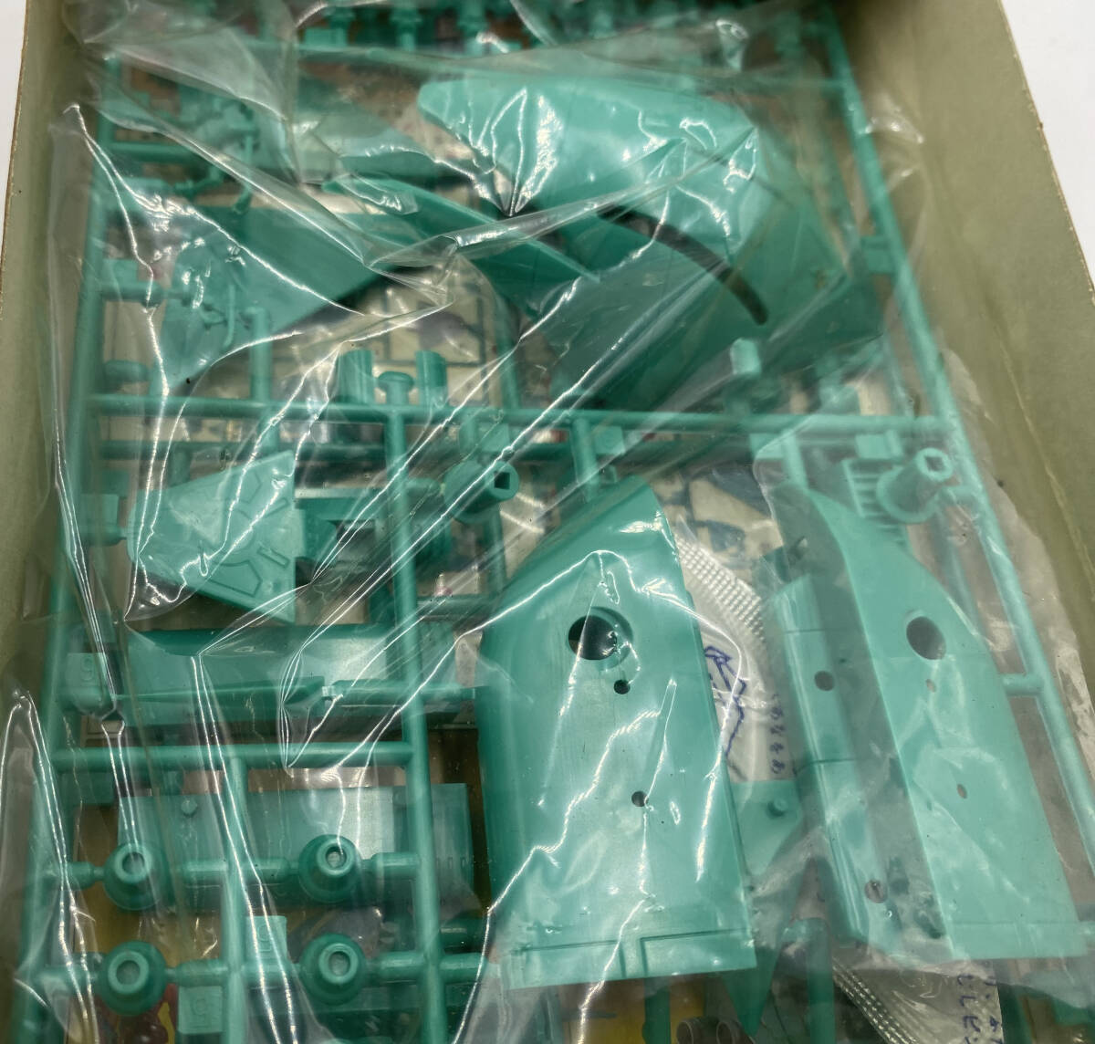 ガンプラ 未組立 旧キット ララァスン専用 モビルアーマー ガンプラ 未組立 旧キット ララァスン専用 モビルアーマー