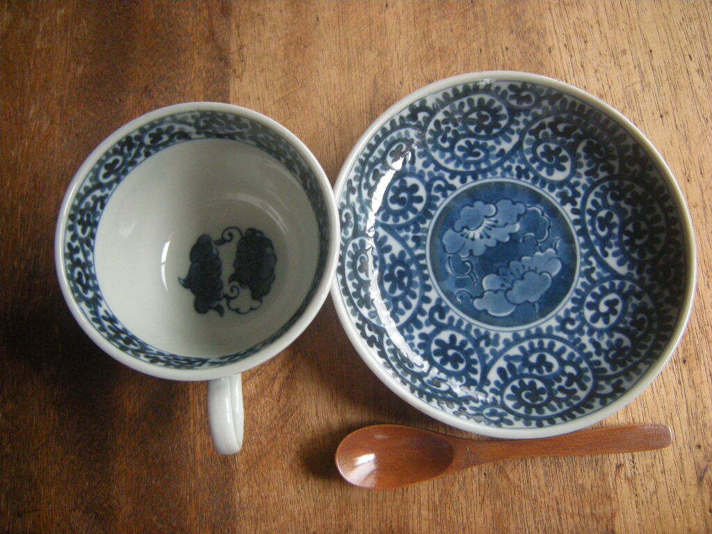 満◇【新品・展示品】染付大島 たこ唐草 碗皿 コーヒーセット(碗:9㎝x6㎝ 皿:14.3㎝x2.5㎝)1碗セット *高級うつわ*_画像6