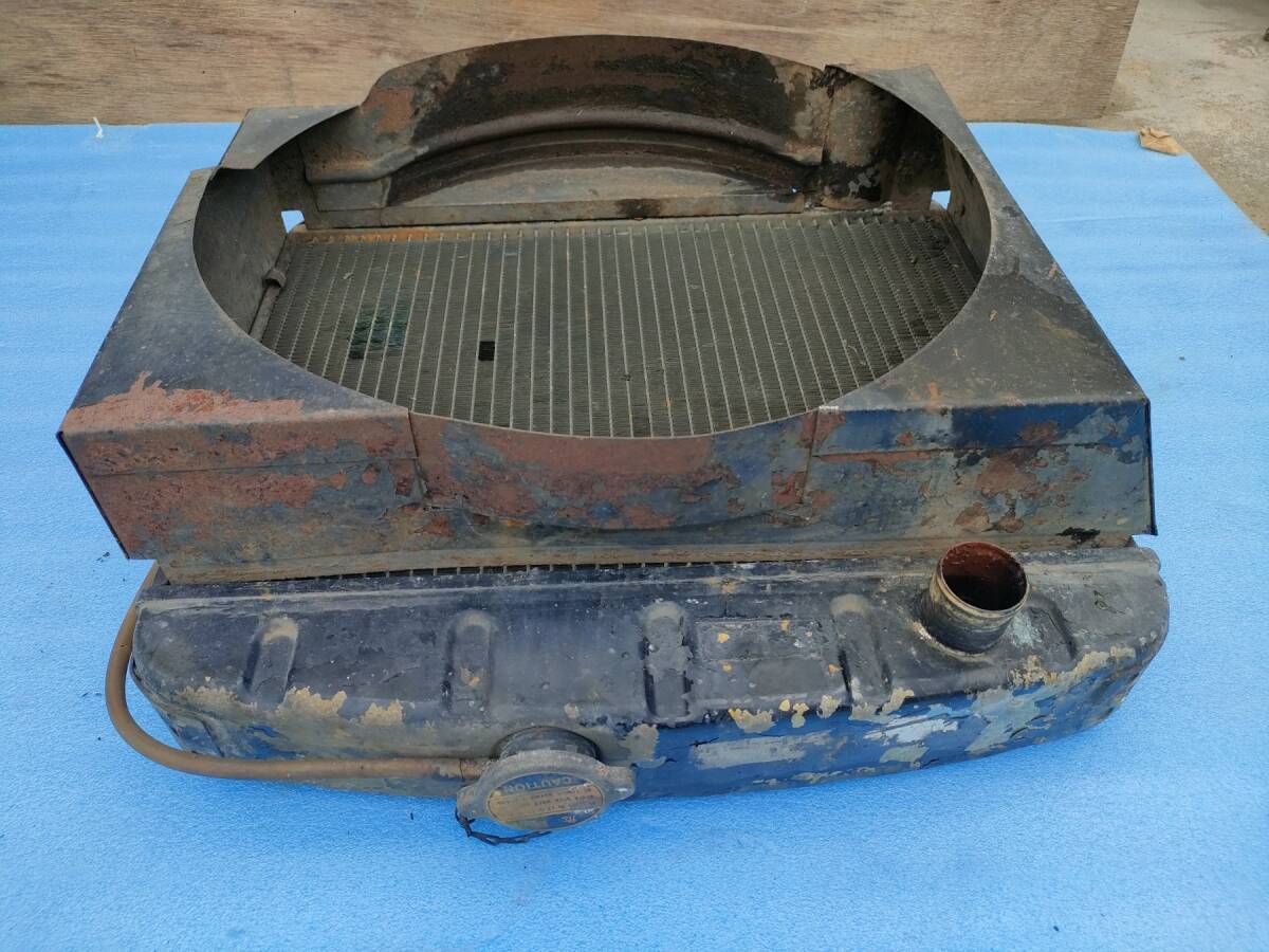 三菱　ジープ　J3　純正　ラジエータ　當(dāng)時(shí)物　レトロ　(管理No.J3-0325)