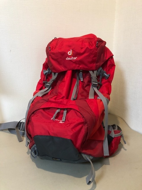 美品 赤【 deuter ドイター FUTURA 32 フォーチュラ 32 レインカバー付き 】 登山 トレッキング ザック