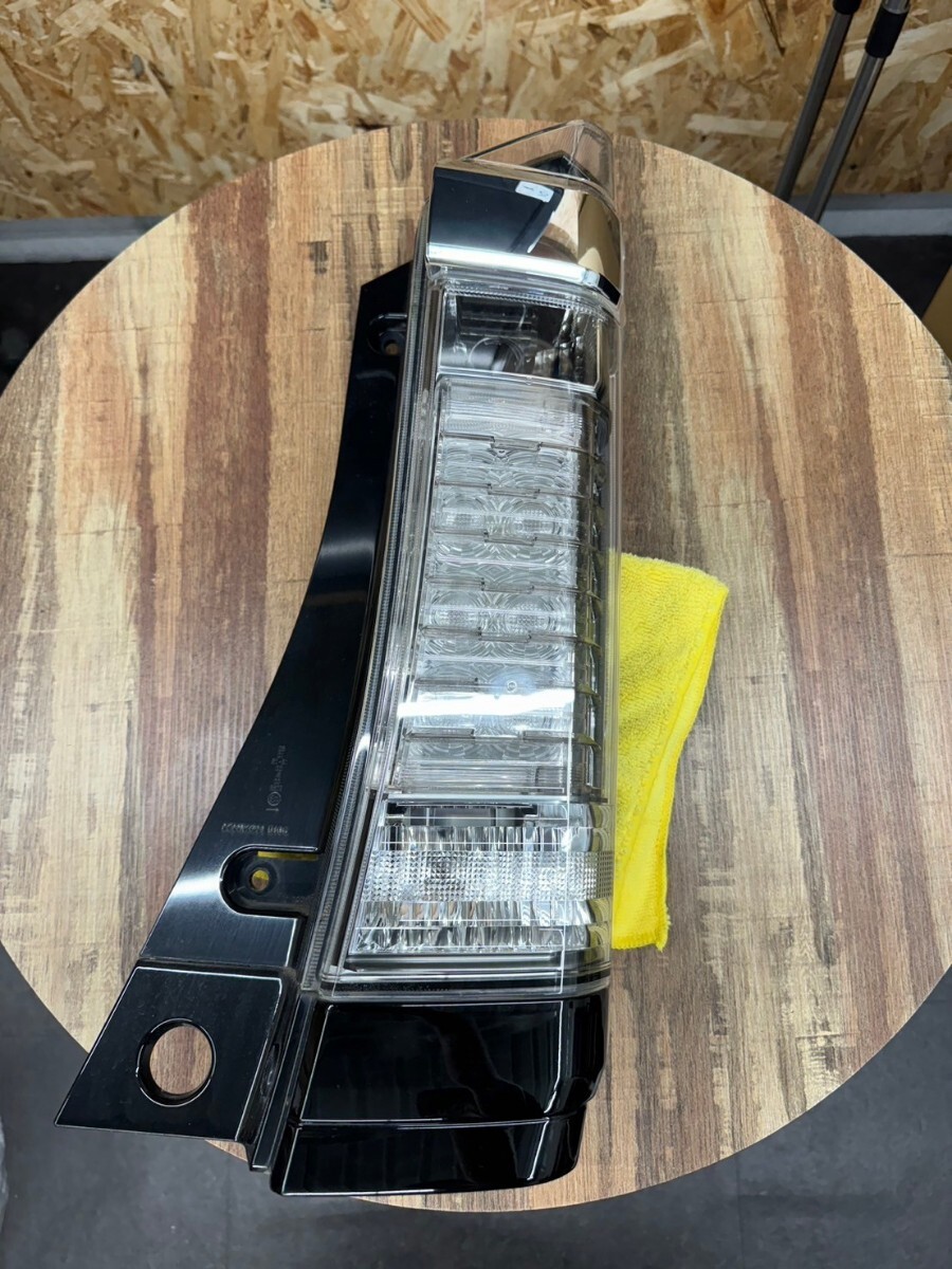 【中古】 ホンダ NBOX テールランプ右 ※傷有_画像1