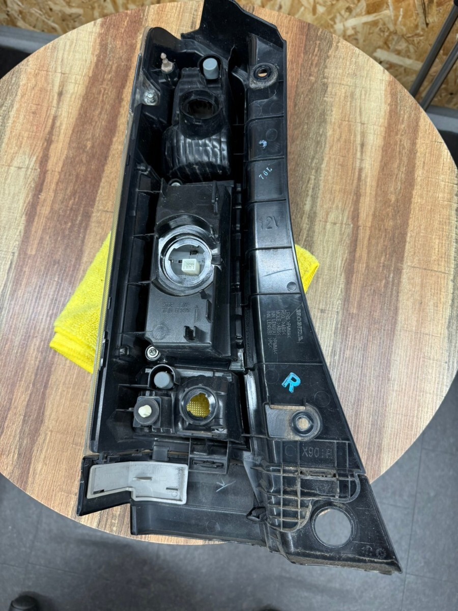 【中古】 ホンダ NBOX テールランプ右 ※傷有_画像2