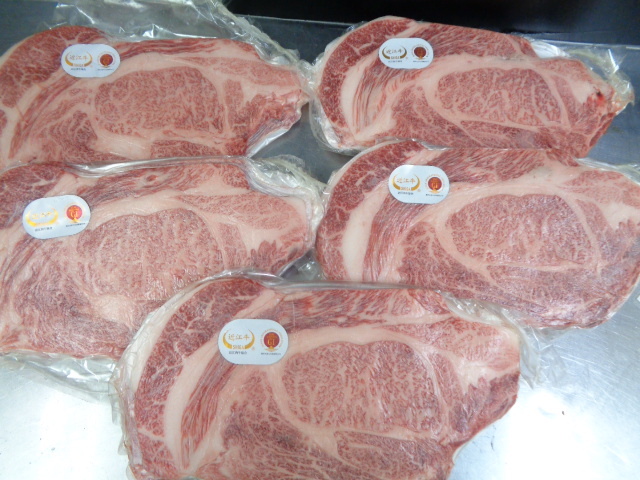 近江牛５牝　超特肩リブ焼肉（４㎜×２０枚）　２，９７ｋｇ　（53）　