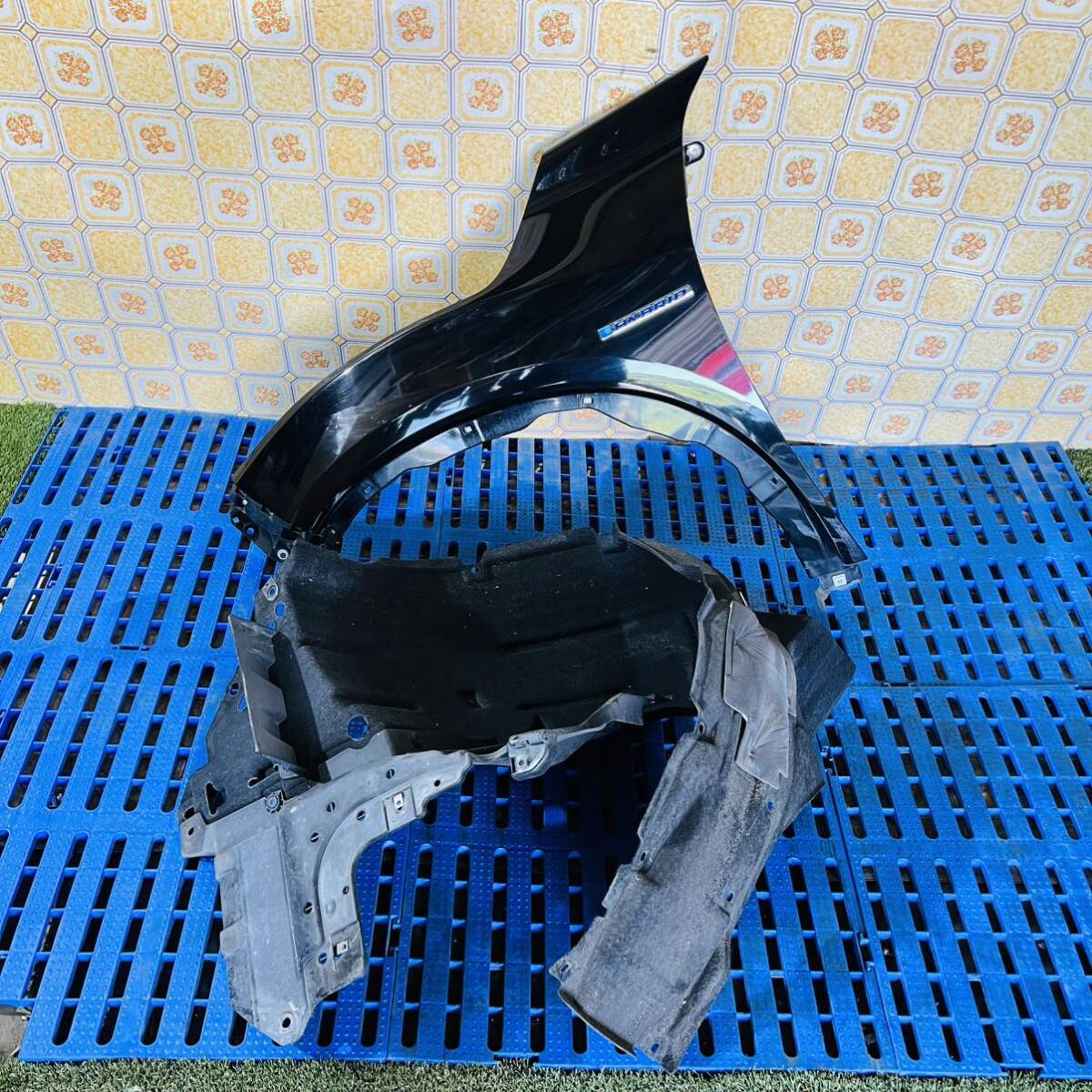 ヴェゼル　RU 【《RU3 RU4》】　純正　左フロントフェンダー　左フェンダー　フロントフェンダー　左インナー　左ライナー 《色　NH731P》