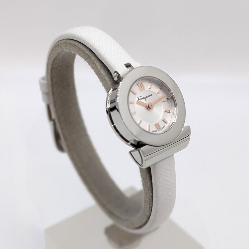 フェラガモ Ferragamo 時計 レディース スイス製 SF43 腕時計 防水 5気圧 ホワイト　クォーツ　 サルヴァトーレ 送料無料！