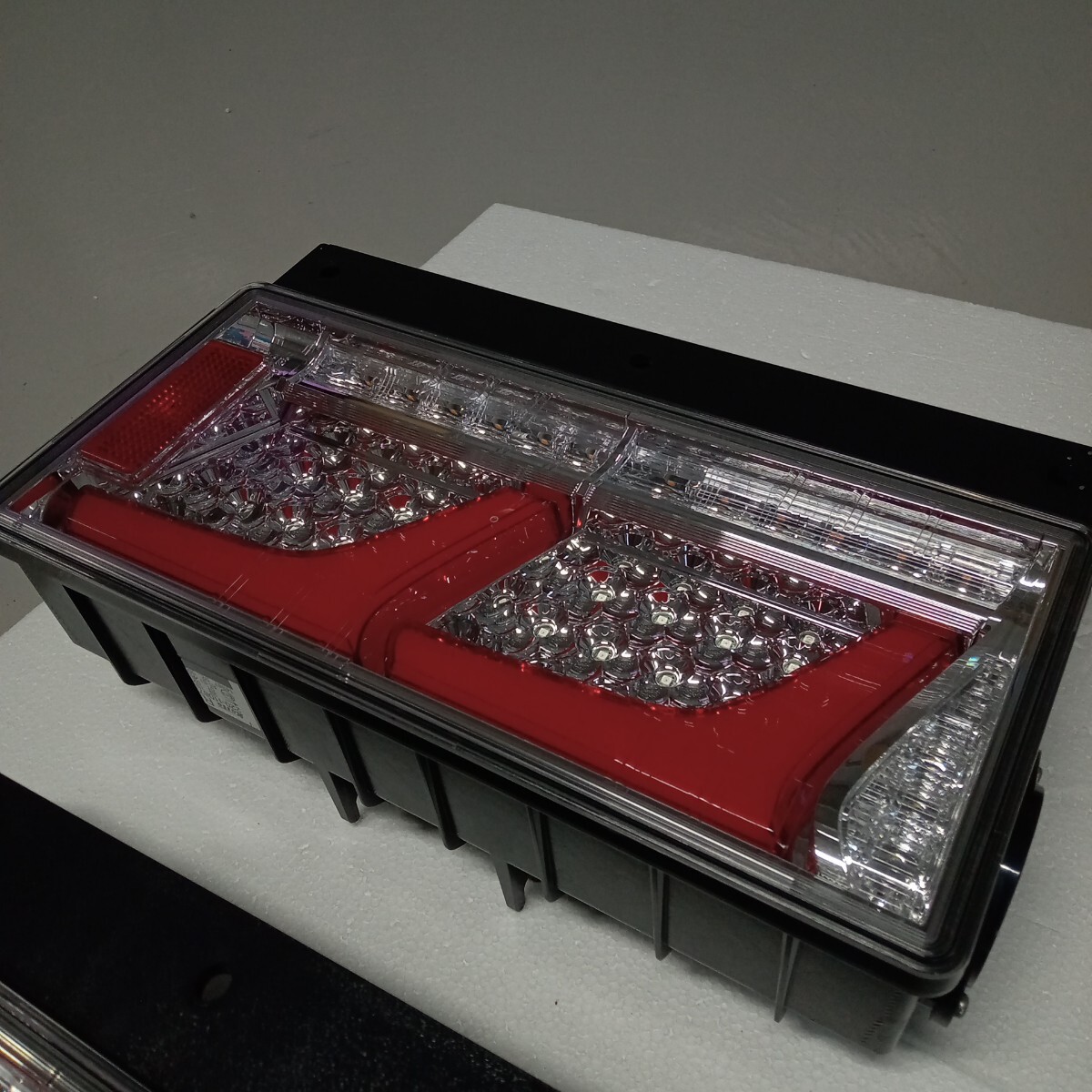 小糸製作所 2連LED テールランプ テールライト ノーマルターン 小糸製作所 2連LED テールランプ テールライト ノーマルターン