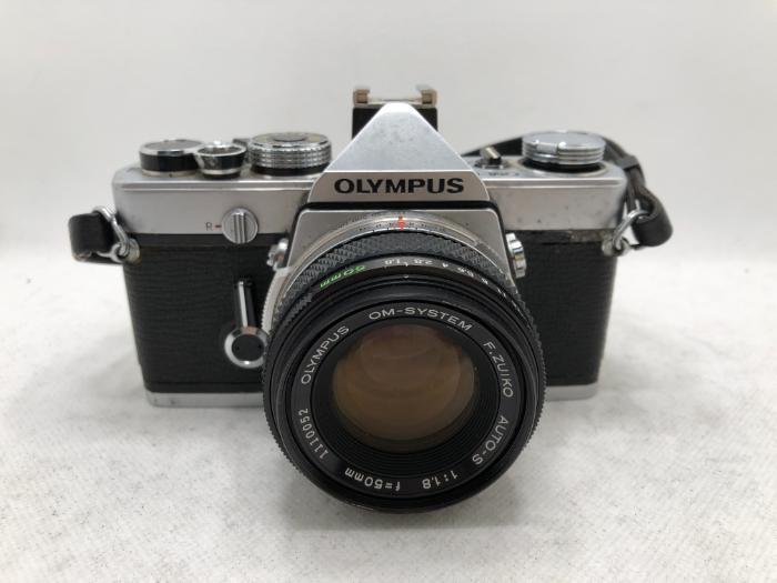 ストラップ付き Olympus OM-1 + F Zuiko 50mm F1.4 ストラップ付き Olympus OM-1 + F Zuiko 50mm F1.4